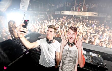 chainsmokers_selfie_live
